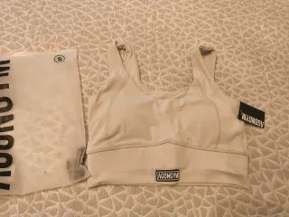 Top deportivo Agongym beige talla S nuevo