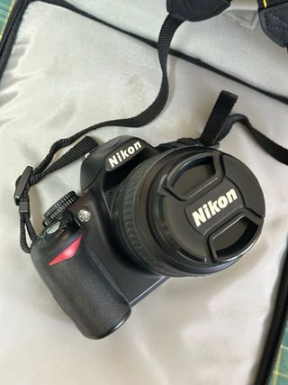 Cámara Réflex Nikon D3100 con objetivos y mochila