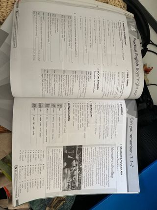 Libro English File B1.