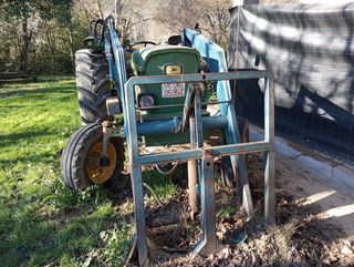 Tractor John Deere 2120 con pala