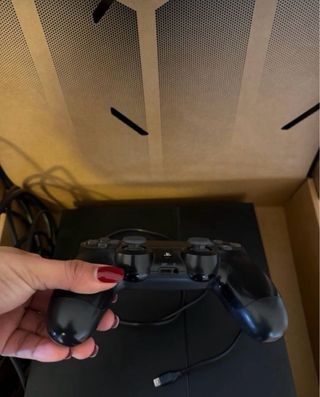 PS4 (PlayStation 4) Negra + Mando