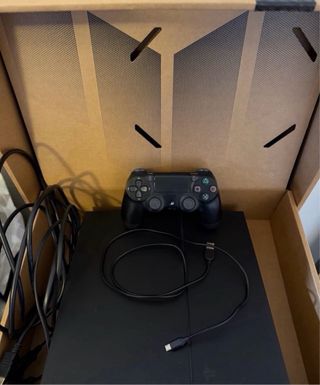 PS4 (PlayStation 4) Negra + Mando