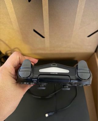 PS4 (PlayStation 4) Negra + Mando