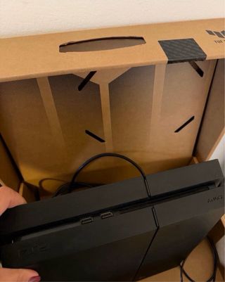 PS4 (PlayStation 4) Negra + Mando