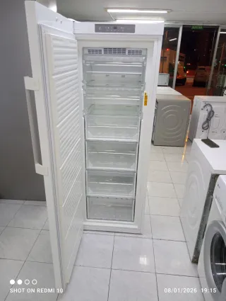 CONGELADOR VERTICAL blanco Whirlpool