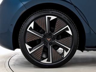 BORN BEV 63KWH E-BOOST PACK 231CV AUTO 5P