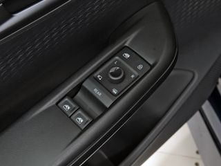 BORN BEV 63KWH E-BOOST PACK 231CV AUTO 5P