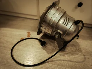 Foco, lámpara de estudio antiguo aluminio.