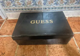 Zapatillas Guess Rojas y Blancas