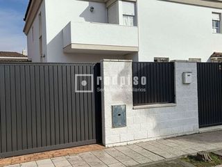 Casa pareada en venta en Palomares del Río