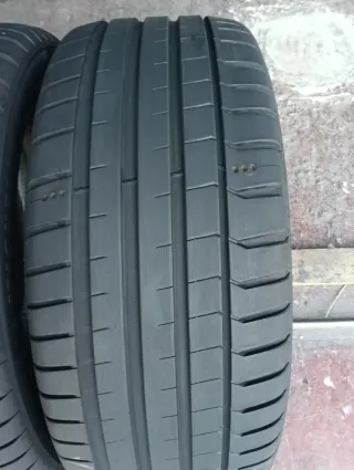 Vendó 2 neumáticos de ocasión