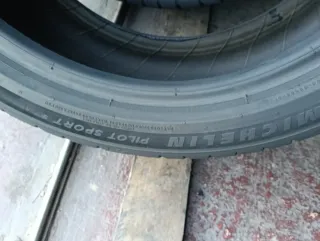Vendó 2 neumáticos de ocasión