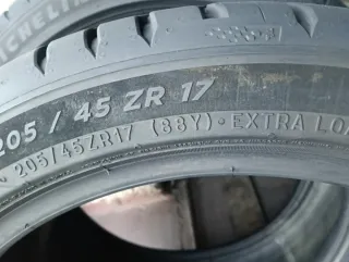 Vendó 2 neumáticos de ocasión