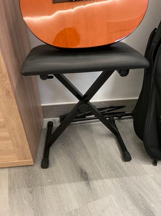 Pack: Guitarra Admira Málaga, atril, funda, y más