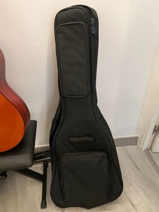 Pack: Guitarra Admira Málaga, atril, funda, y más