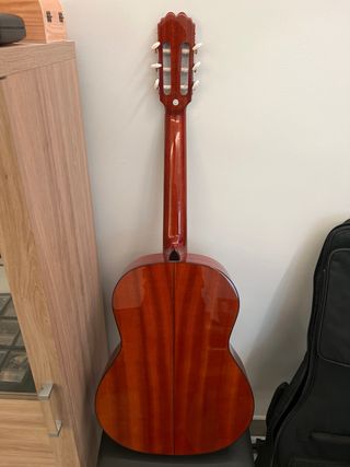 Pack: Guitarra Admira Málaga, atril, funda, y más