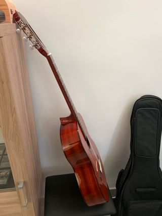 Pack: Guitarra Admira Málaga, atril, funda, y más