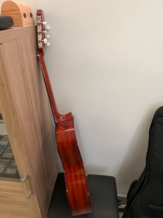 Pack: Guitarra Admira Málaga, atril, funda, y más