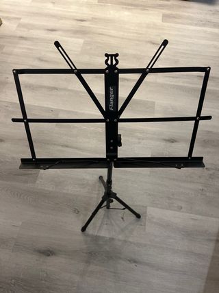 Pack: Guitarra Admira Málaga, atril, funda, y más