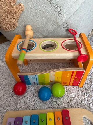 Banco de madera musical Hape para bebés nuevo