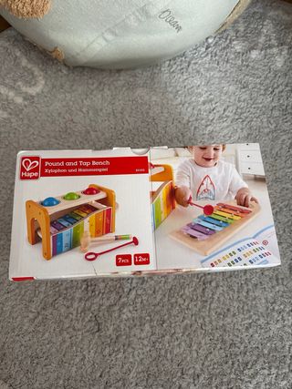 Banco de madera musical Hape para bebés nuevo