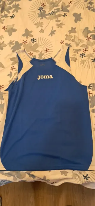 Camiseta deportiva Joma azul y blanco