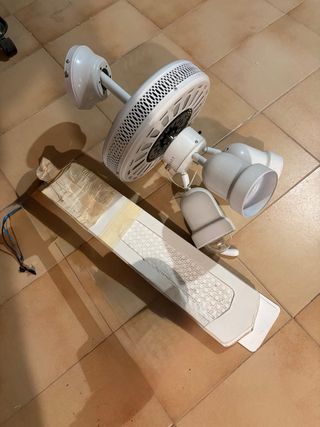 Ventilador de techo blanco