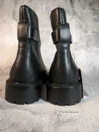 Stivaletti in vera pelle con zip