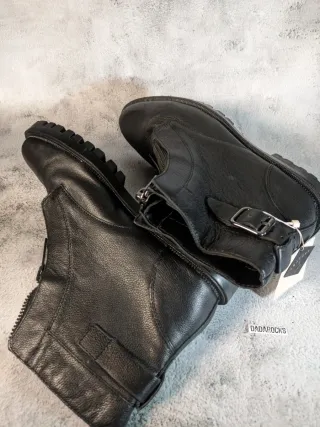 Stivaletti in vera pelle con zip