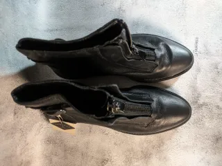 Stivaletti in vera pelle con zip