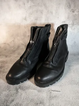 Stivaletti in vera pelle con zip