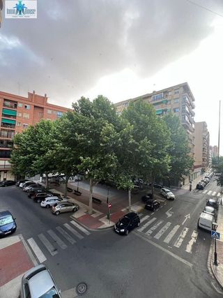 Piso en alquiler en Hospital - Parque sur en Albacete