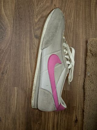 Scarpe Nike grigie e rosa