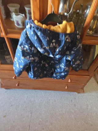 Abrigo impermeable infantil