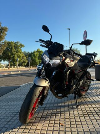 Kawasaki Z650 Negra y Roja