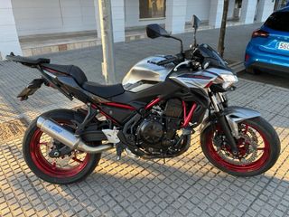 Kawasaki Z650 Negra y Roja