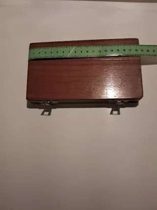 Antigua balanza de precisión de mano