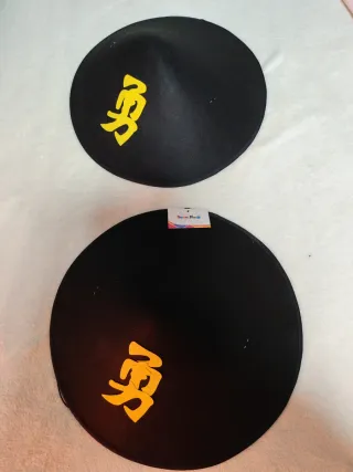 Gorros Chinos Negros y Rojos. Paypay