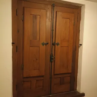 Ventana y contraventanas madera maciza