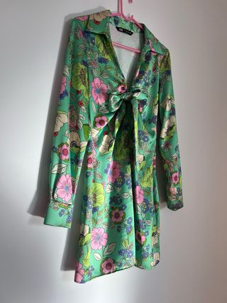 Vestido satinado floral Zara