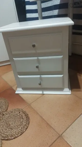 Mesita de noche blanca 3 cajones