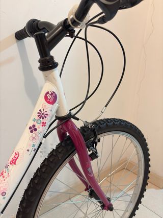Bicicleta niña blanca y morada