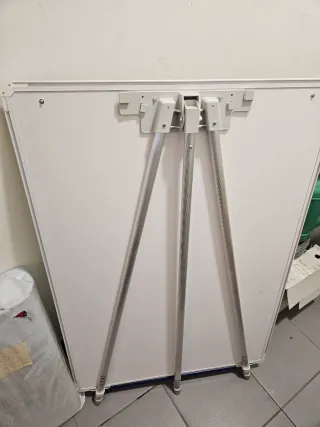 Pizarra con soporte blanca