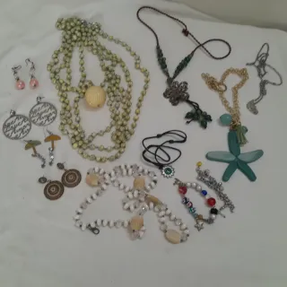 Lotto bigiotteria collane orecchini bracciale