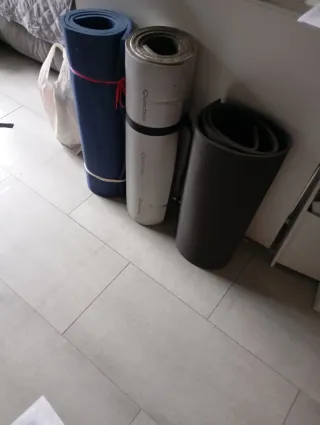 Esterillas montaña,gimnasia, playá marca Quechua..