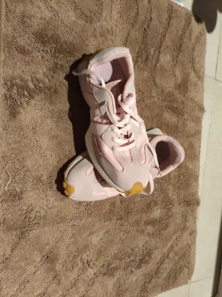 Zapatillas New Balance Beige y Rosa claro