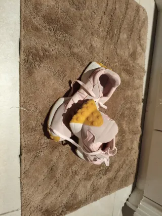 Zapatillas New Balance Beige y Rosa claro