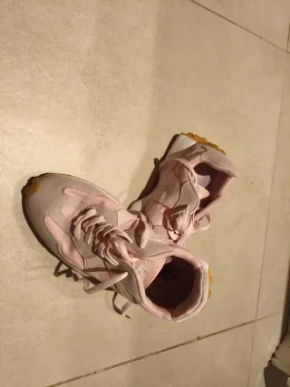 Zapatillas New Balance Beige y Rosa claro