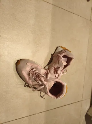 Zapatillas New Balance Beige y Rosa claro