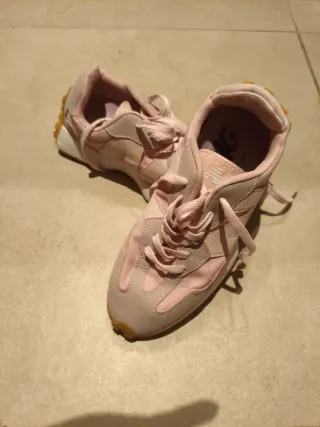 Zapatillas New Balance Beige y Rosa claro